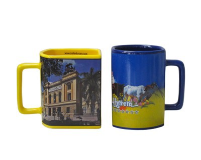 Polygonal keramisk mugg